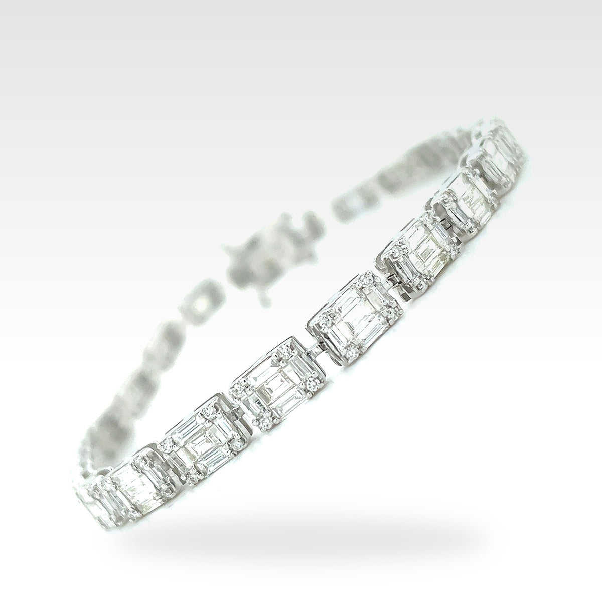 Baguette 14ct Line Bracelet in 14ct white gold with round diamonds