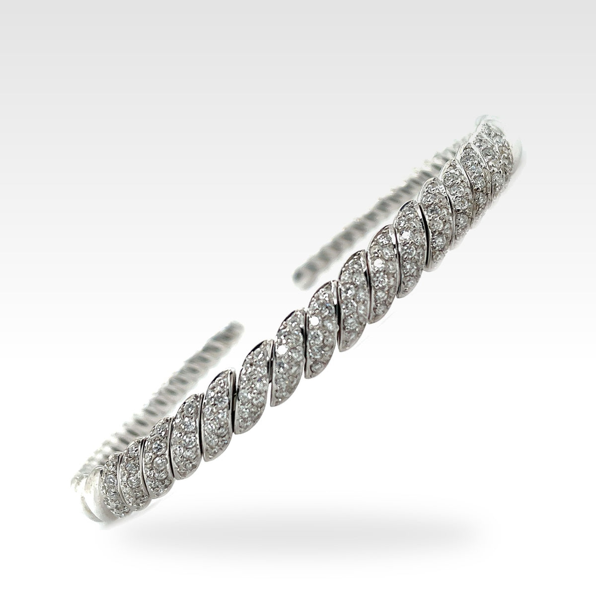Eternal 18ct Twist Bangle in 18ct white gold with round diamonds