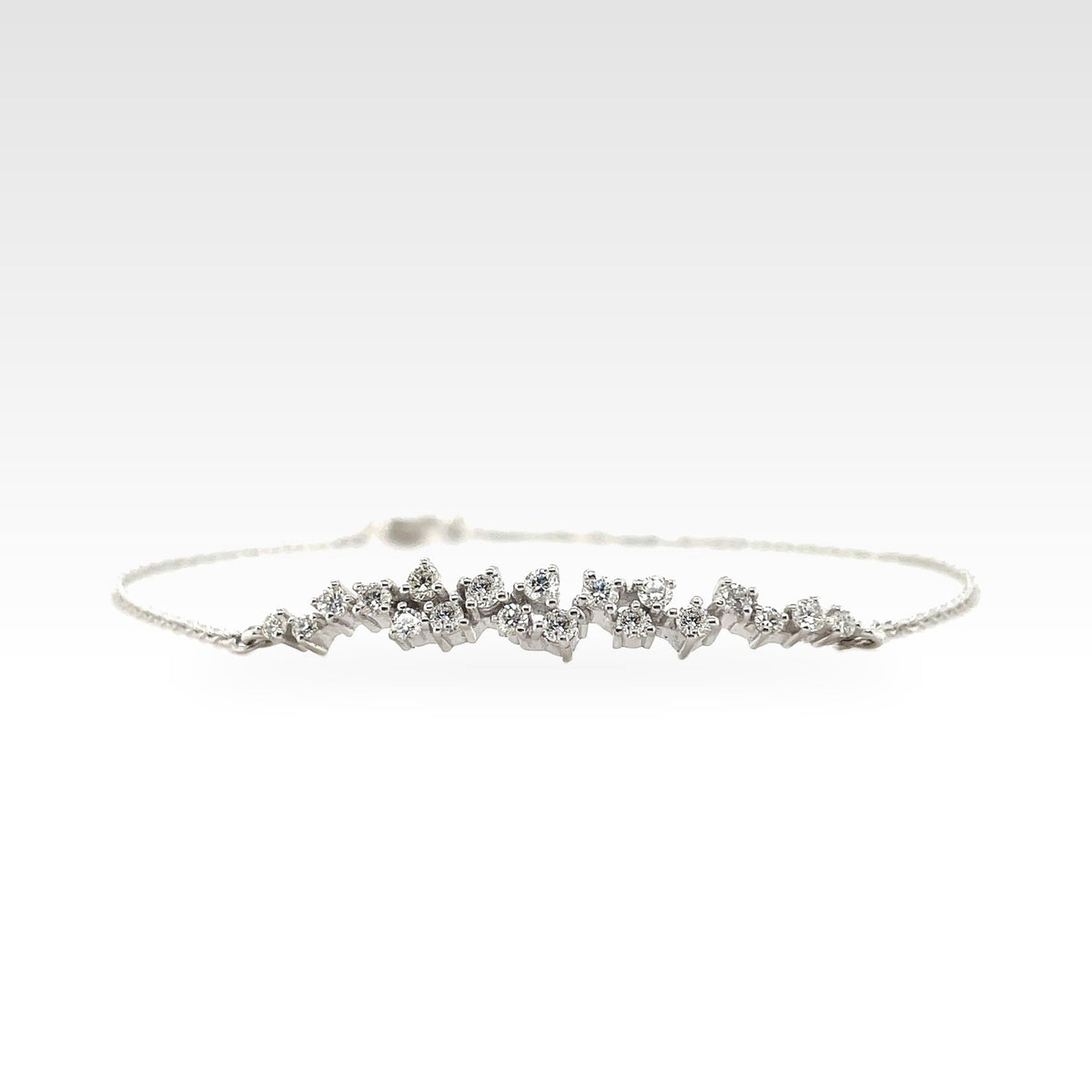 Round Cluster Diamond Bracelet in 18ct white gold