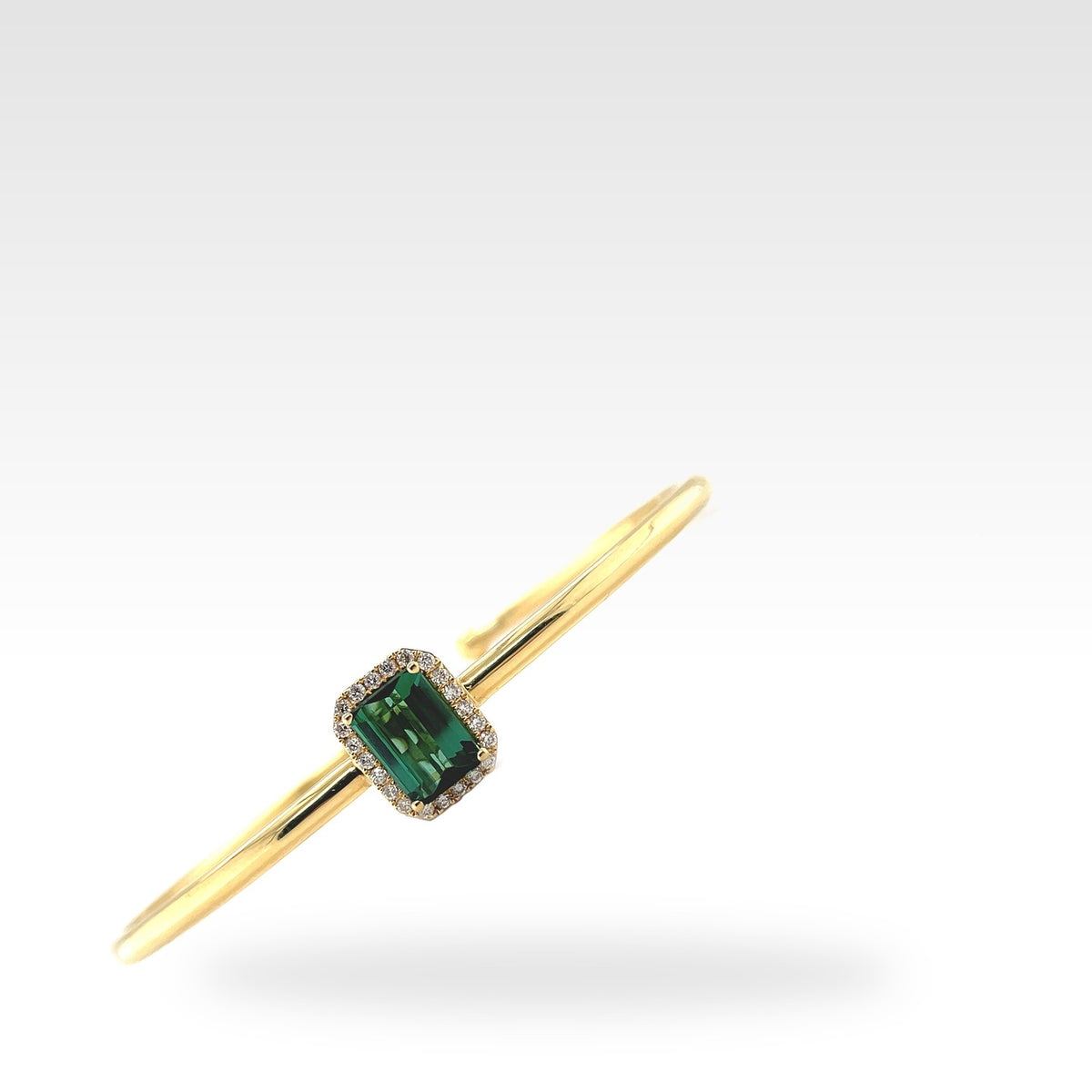 18ct Emerald Bangle in 18ct yellow gold with diamonds