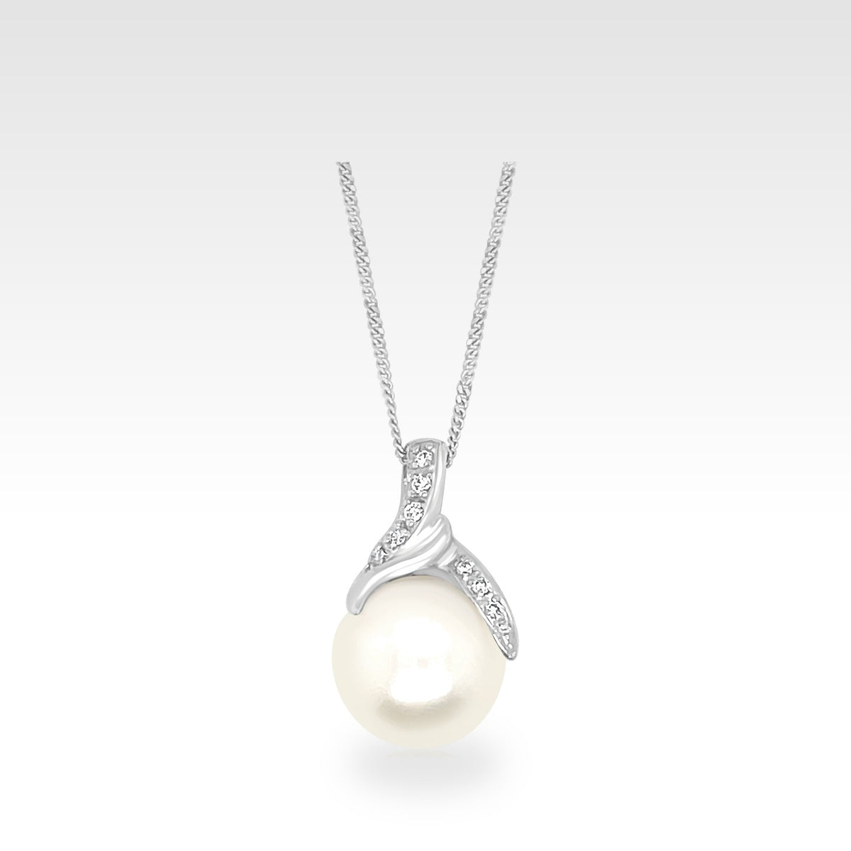 18ct Round Pearl Necklace in 18ct white gold with diamonds