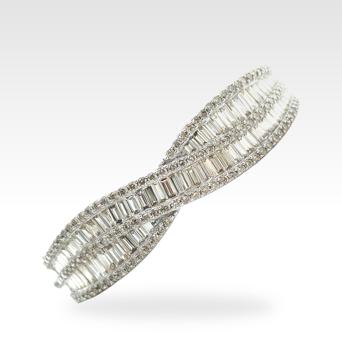 Baguette 9ct Round Crossover Bangle with diamonds