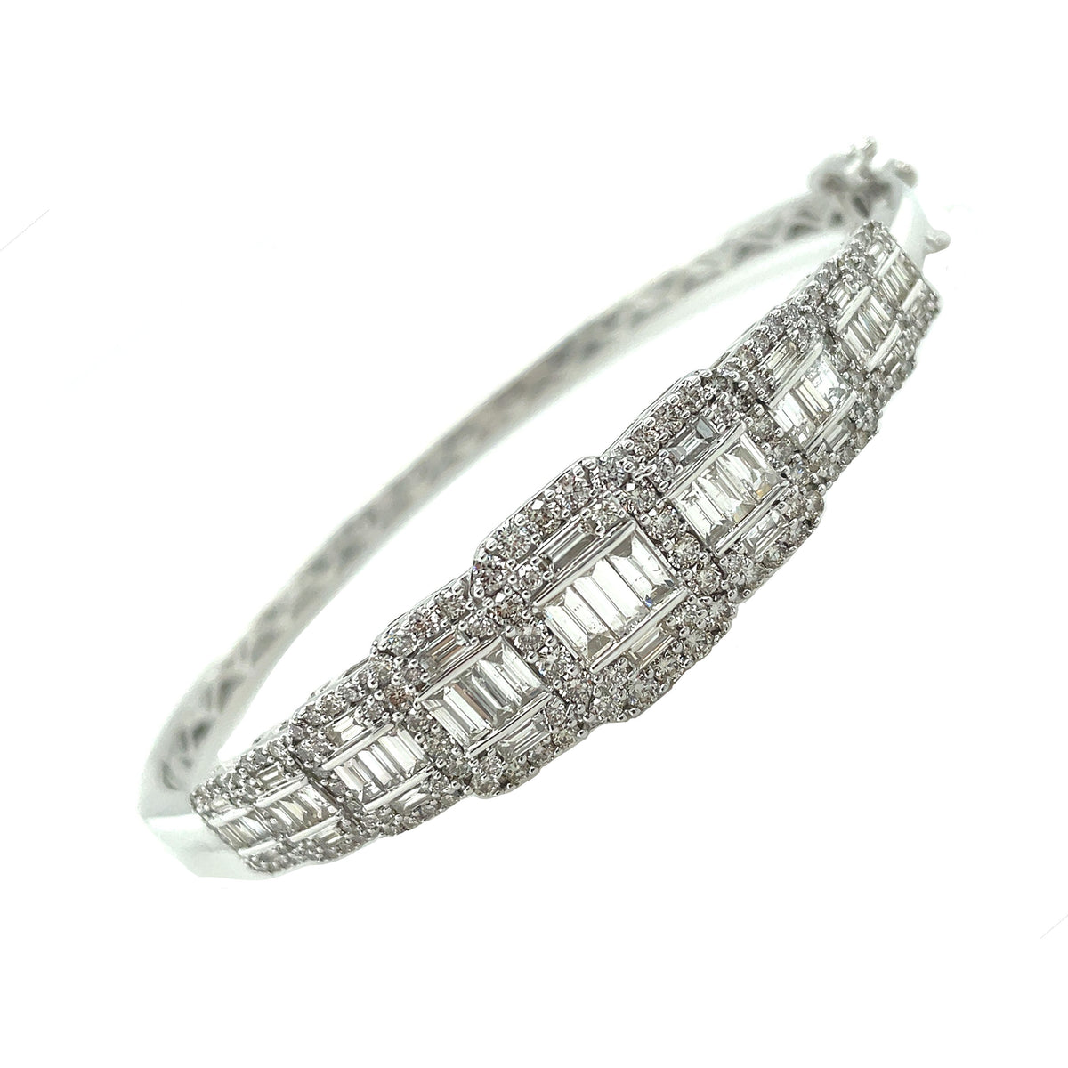 Brazalete de diamantes cónicos de 9 quilates