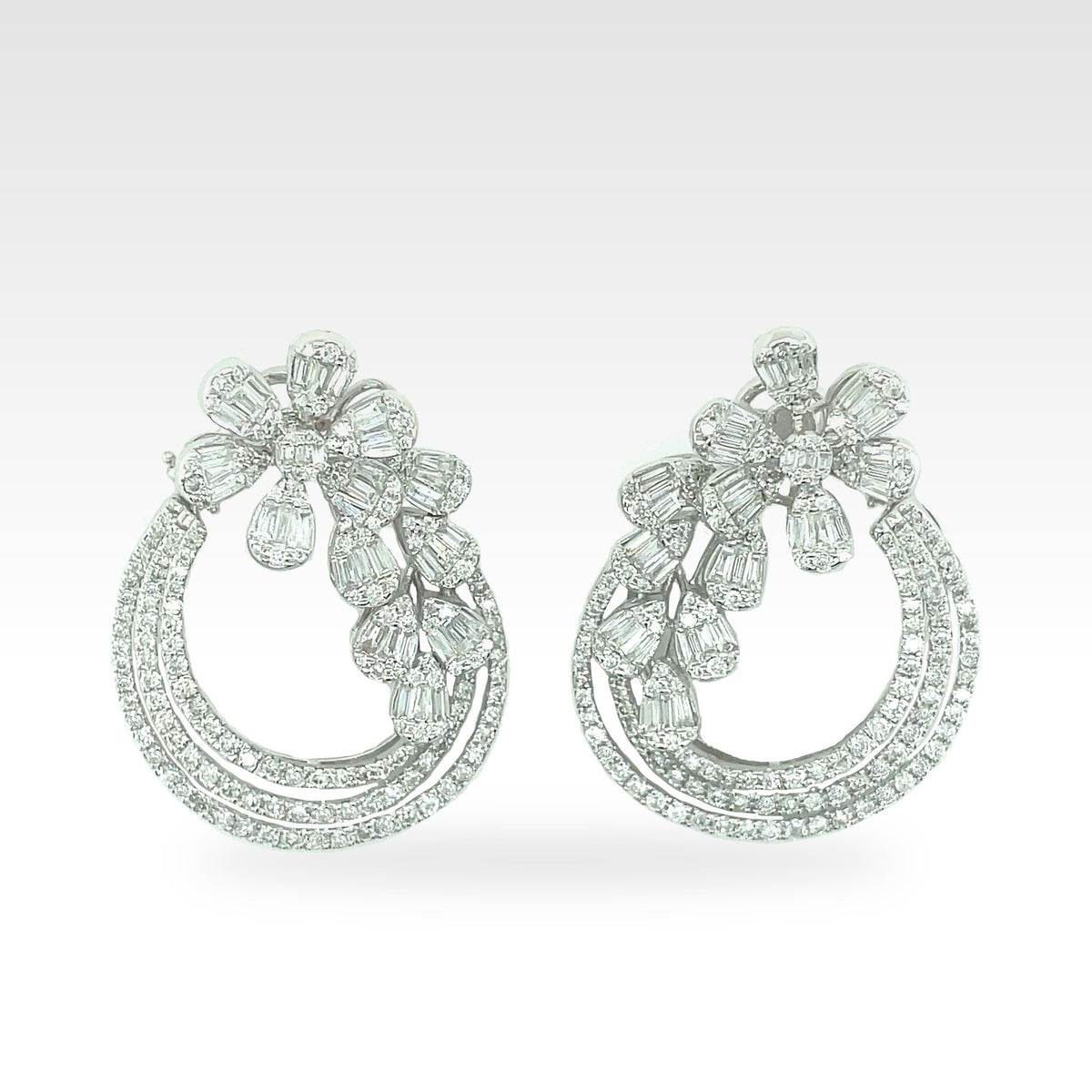 Art Motif Earrings in white gold with round natural diamonds