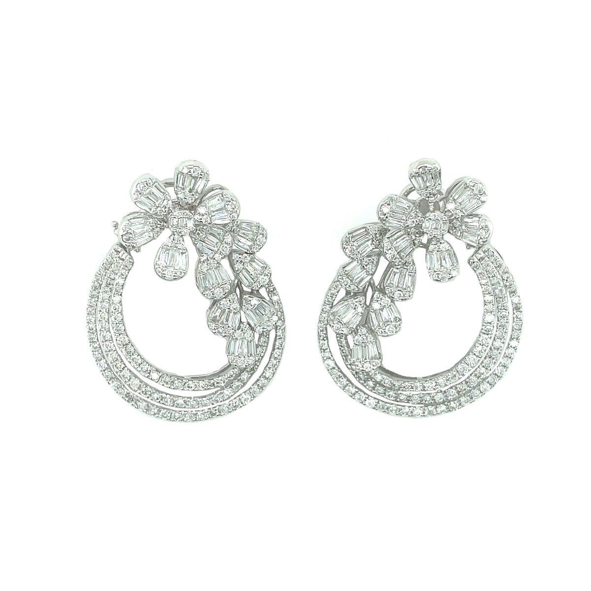 Aretes con motivo de diamantes