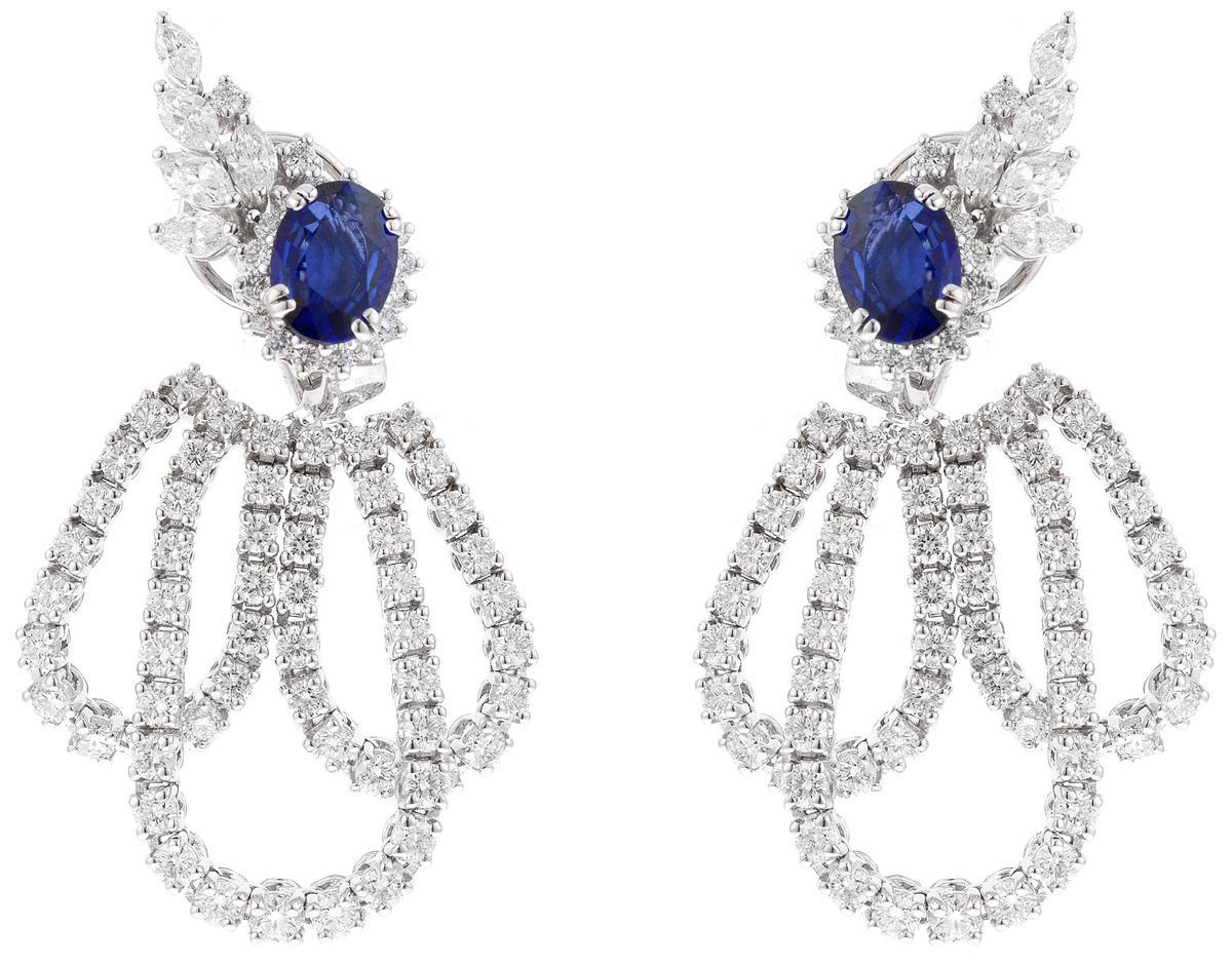 Piedra preciosa azul con diamantes redondos y talla marquesa 